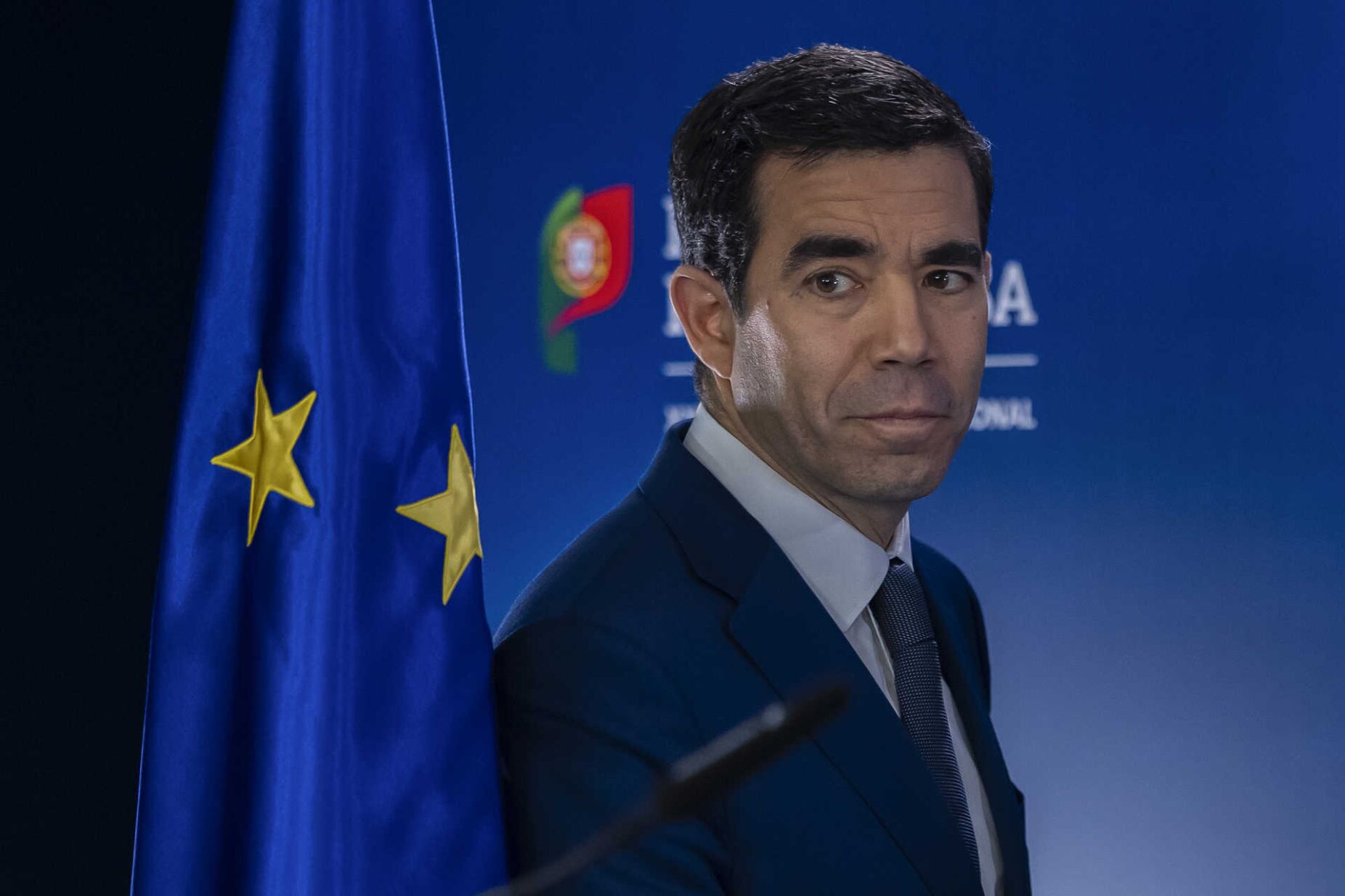 Leitão Amaro garante “distanciamento total” de decisões sobre meios aéreos para INEM e combate aos incêndios