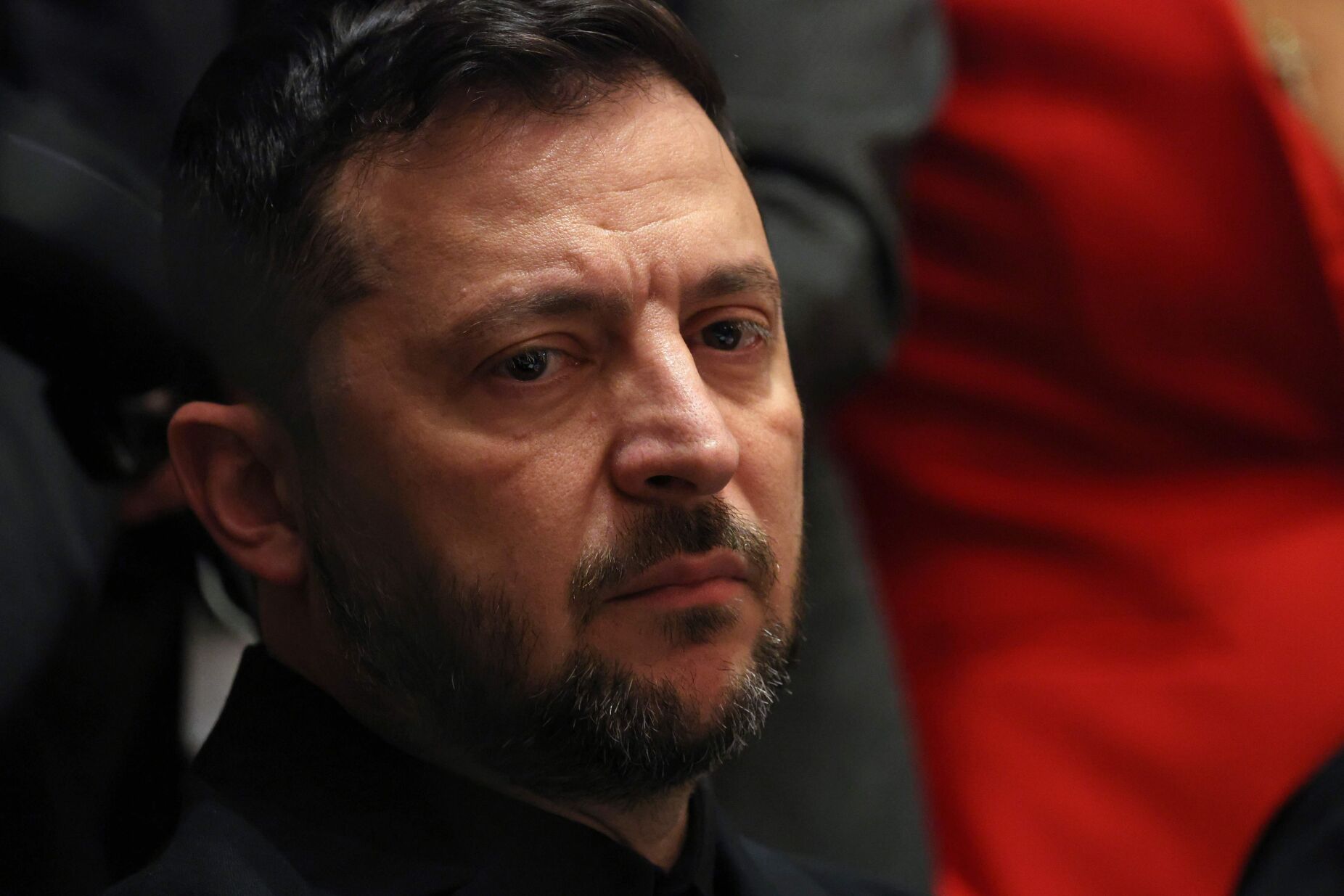 Guerra na Ucrânia. Zelensky disponível para ir a Budapeste reunir-se com Trump e Putin
