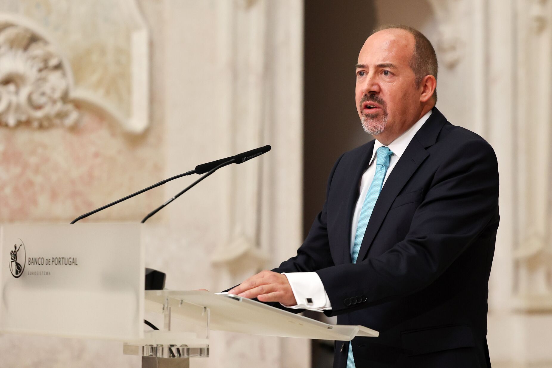 Novo governador do Banco de Portugal defende que banca tem de garantir suficientes caixas automáticas no país