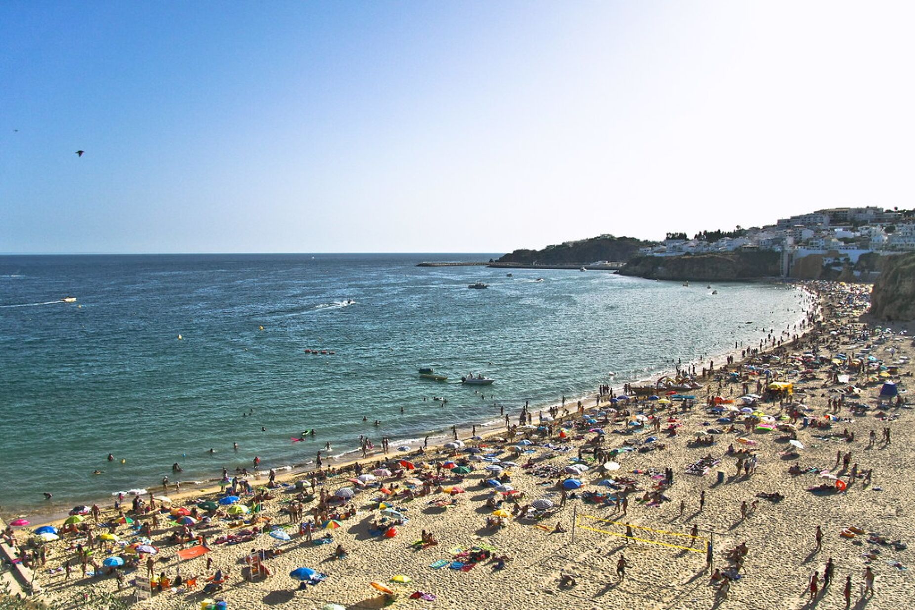 Bandeira vermelha hasteada: quatro praias de Albufeira interditas a banhos