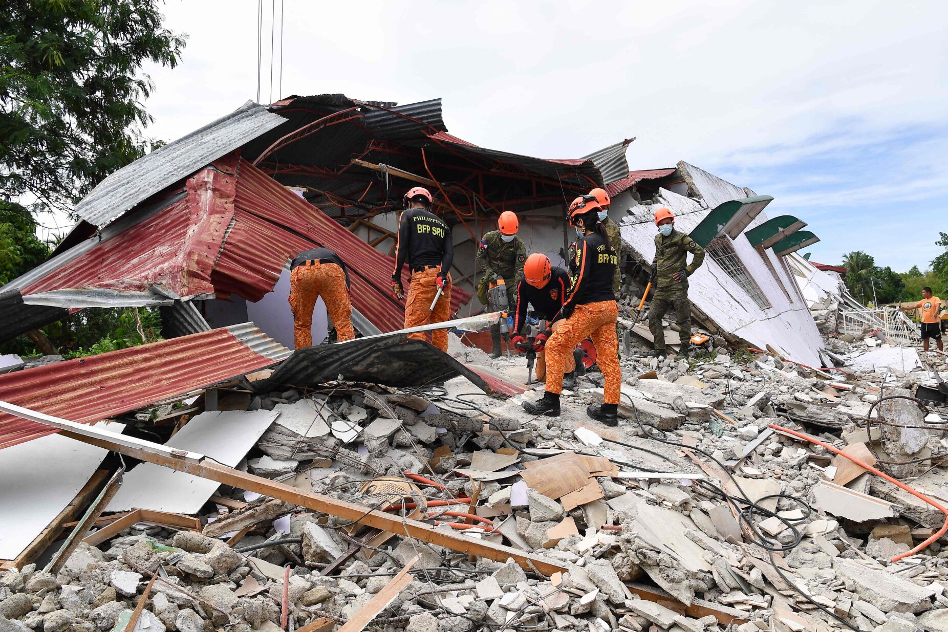 Sismo de magnitude 6.9 nas Filipinas faz pelo menos 60 mortos
