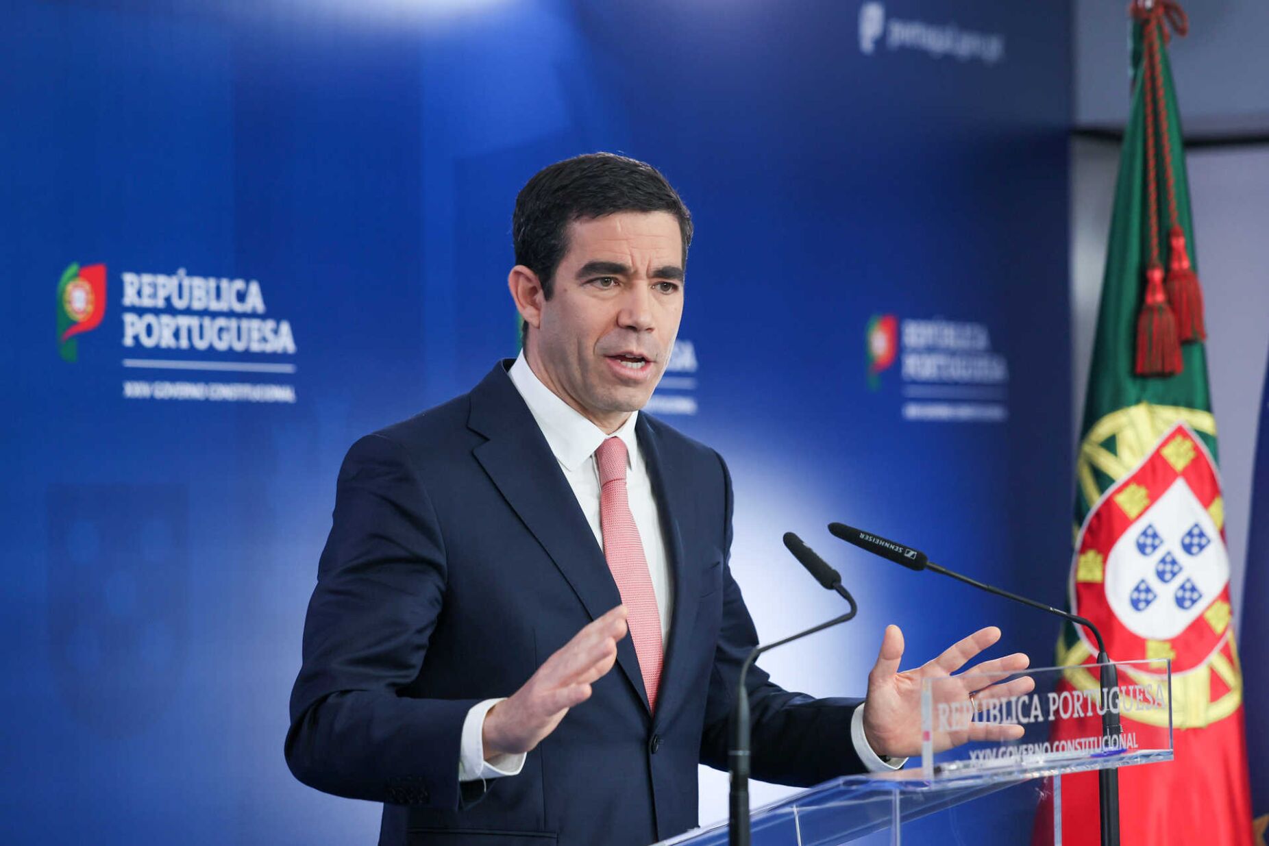 Ministro da Presidência defende alargamento do prazo para atribuição da nacionalidade portuguesa