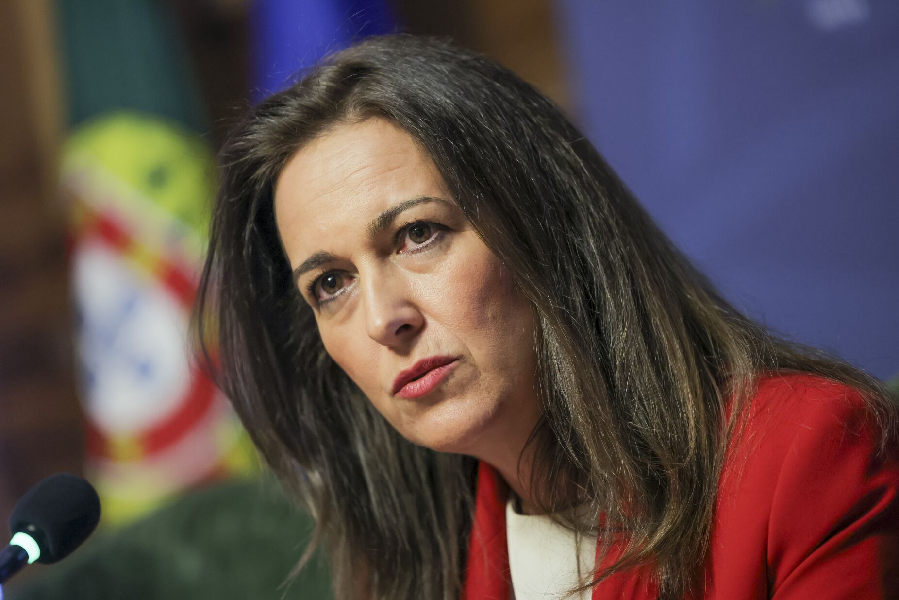 Mais de sete mil telefones fixos disponíveis para reclusos em celas das prisões. Ministra fala em investimento "muito importante"