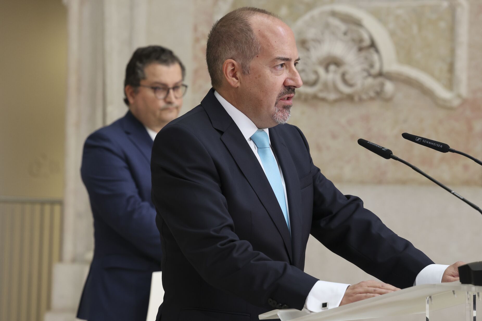 Álvaro Santos Pereira defende que "esforço" de redução da dívida é "vital" e diz que é "preciso fazer mais" para promover habitação