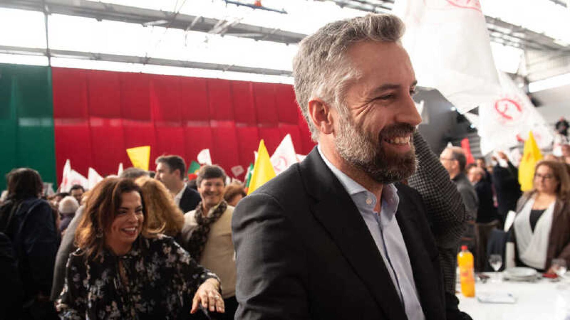 Sondagem: PS lidera com cinco pontos à frente da AD. Esquerda e direita em empate técnico