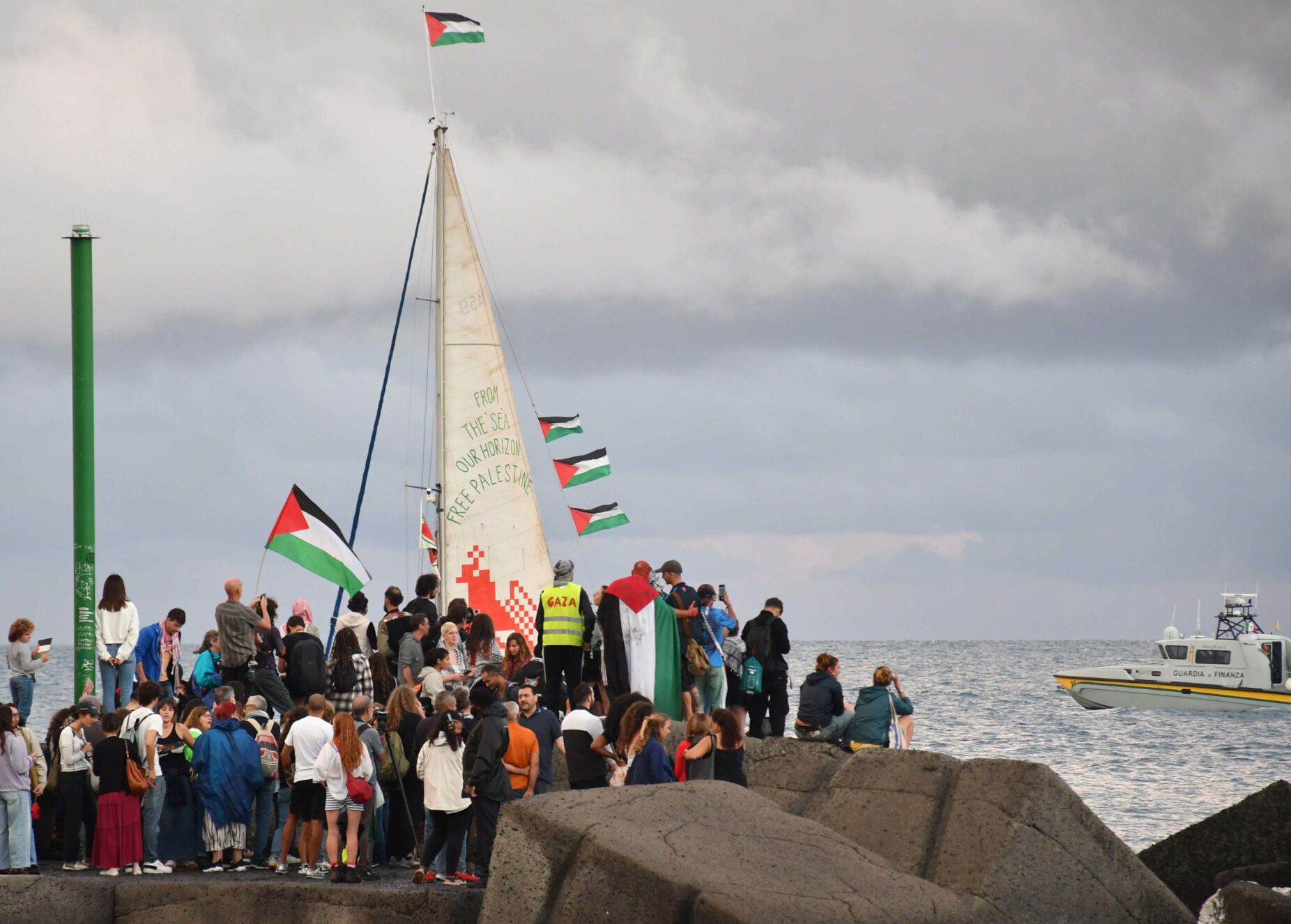 Flotilha intercetada pela Marinha israelita: Mariana Mortágua e Sofia Aparício terão sido "detidas"