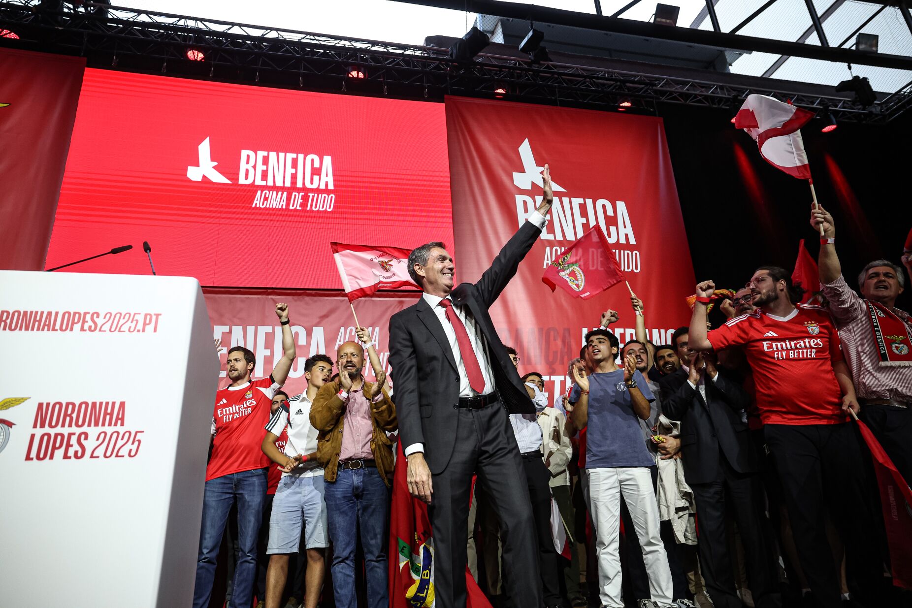 Sondagem: Noronha Lopes e Rui Costa são os candidatos mais próximos da segunda volta no Benfica