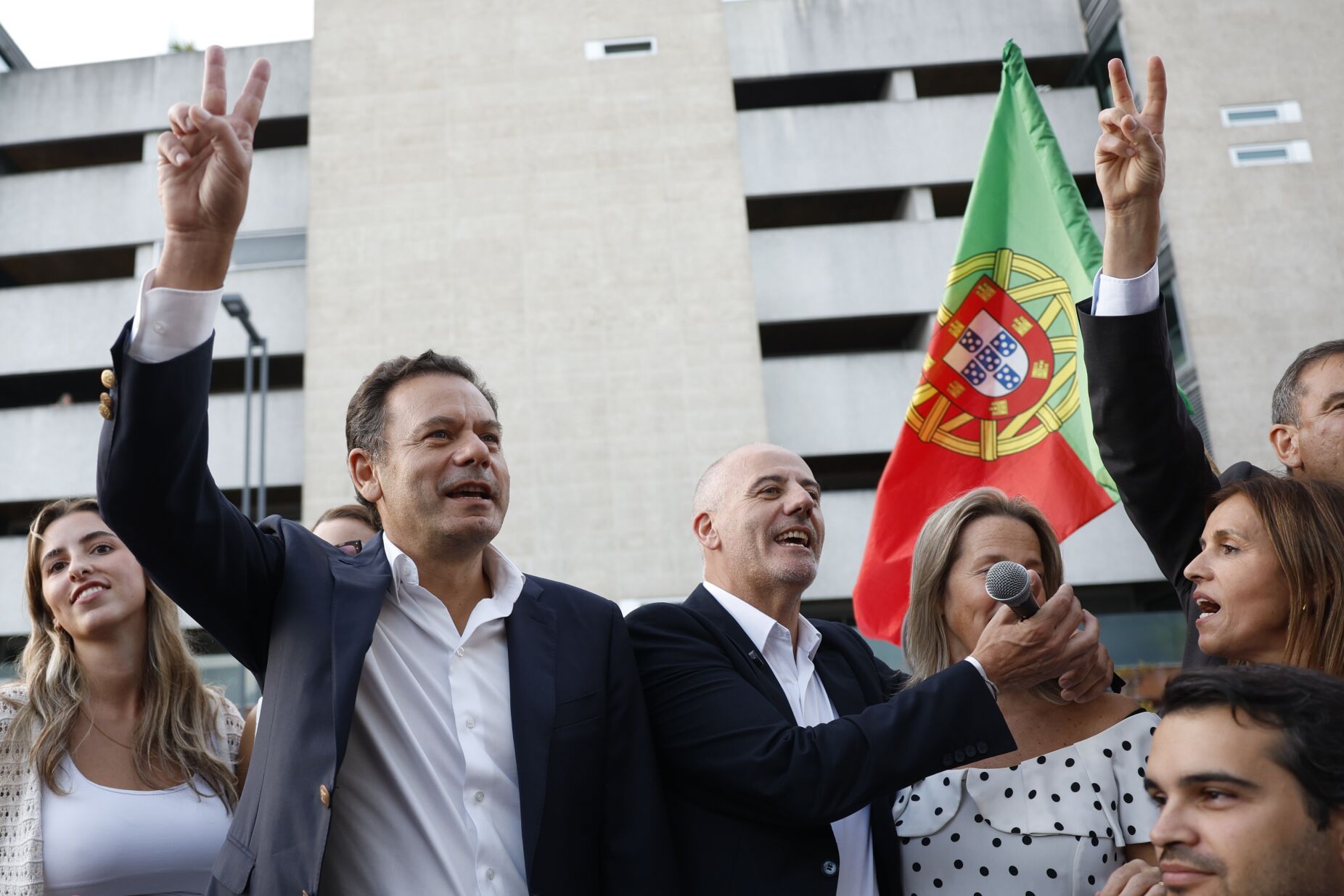 Montenegro justifica passagem de caças nos Açores: "Foi uma escala de três aviões, não propriamente de armamento militar"