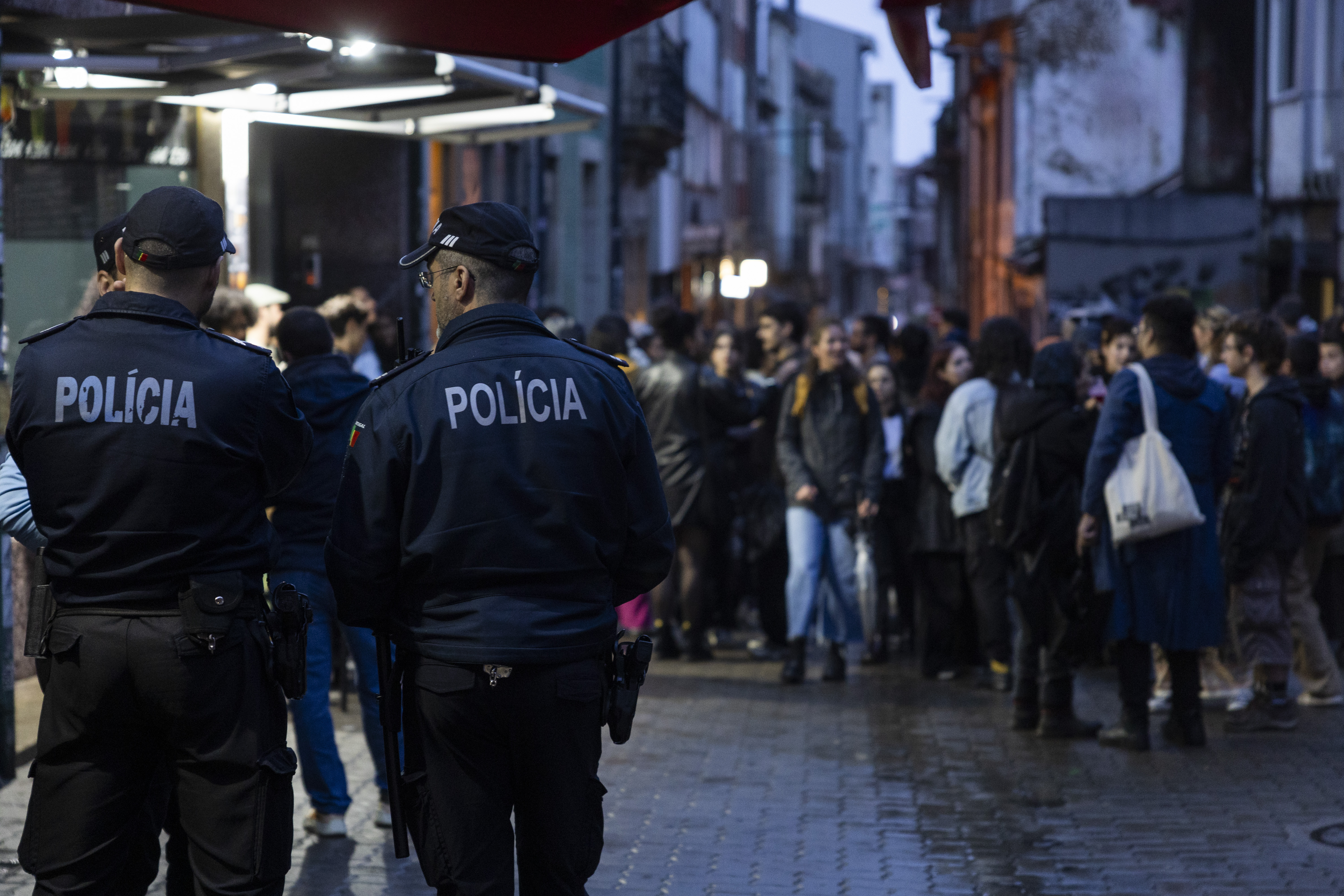 Polícias manifestam-se em Lisboa para denunciar "desinteresse do Governo" e contam, pela primeira vez, com associação dos oficiais da GNR