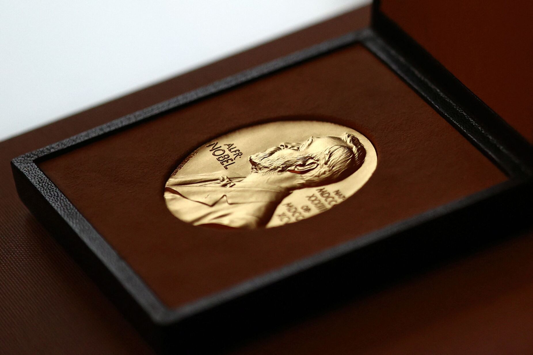 Nobel da Literatura 2025: apostas colocam autores asiáticos entre os favoritos