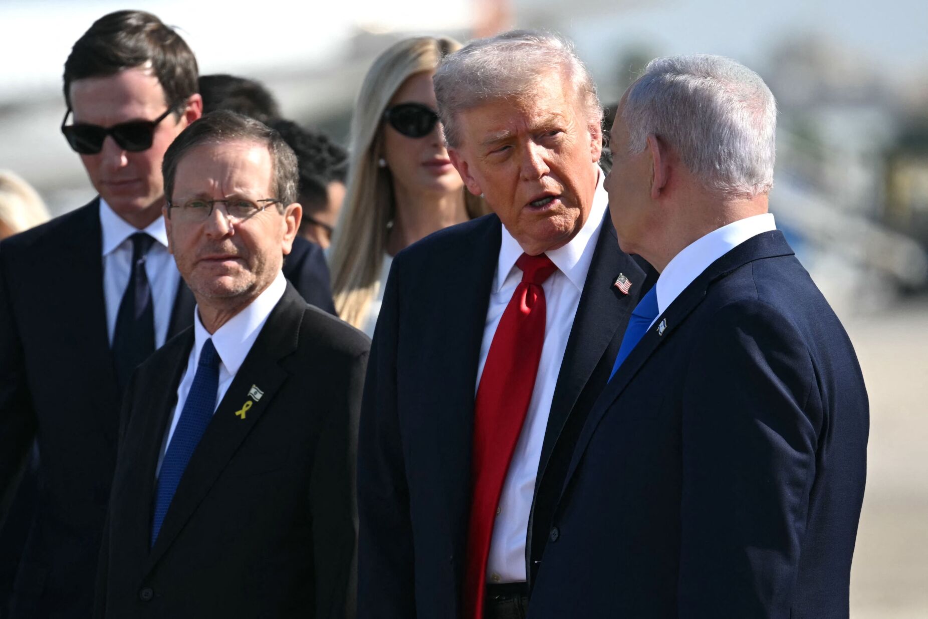 "A guerra acabou, ok?" Trump chega a Telavive para assentar acordo de paz