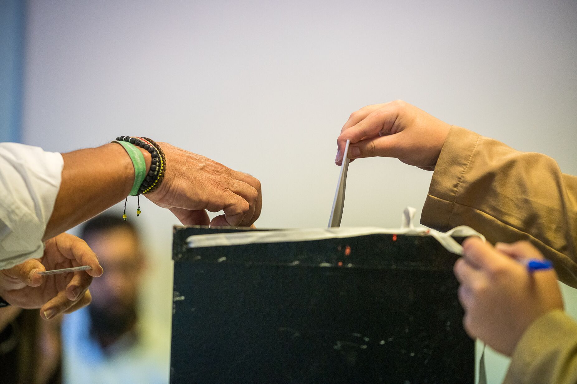 Sondagem: PS com vantagem nas europeias, AD desliza e Chega consolida terceiro lugar