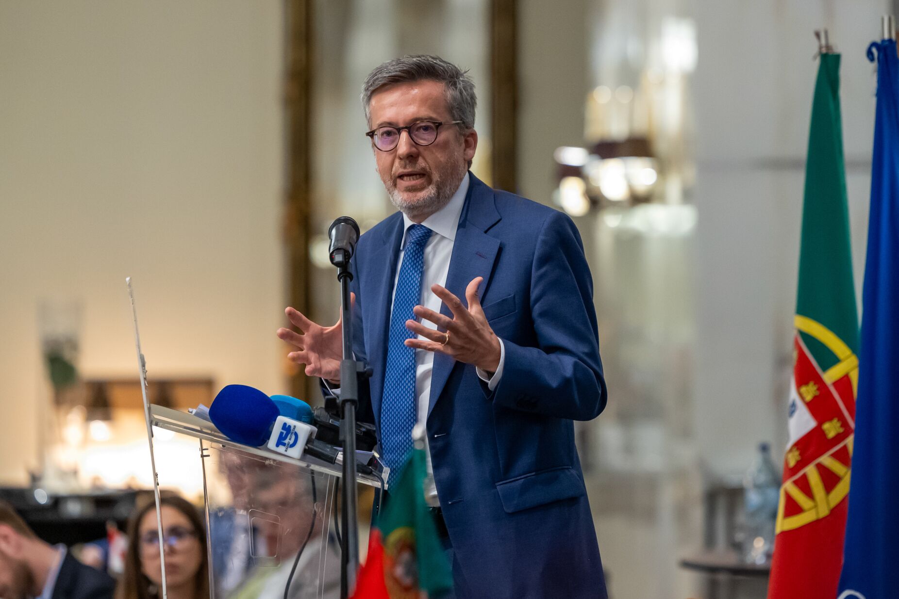 Carlos Moedas, "promotor imobiliário", almoçou com empresários em "mesas milionárias"